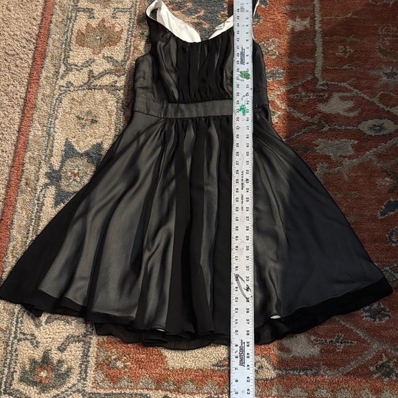 Elegant Black Midi Dress - Picture 6 of 8